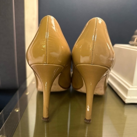 New York Women’s Neutral Heels! - Picture 4 of 9